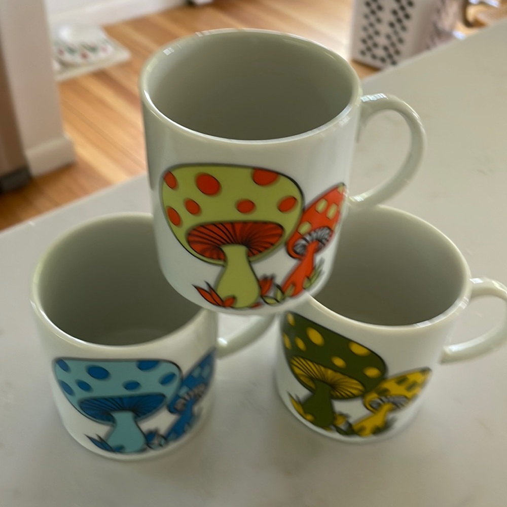 Mid century Retro Graphic Coffee Mugs. Set of 3.  Flower Power Brady Bunch Vibes